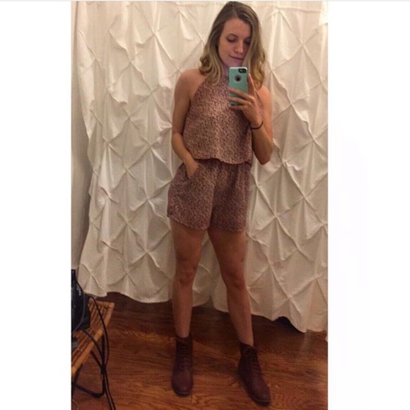 TWO rompers size MEDIUM 💕 2 for 1 DEAL. - Picture 7 of 7